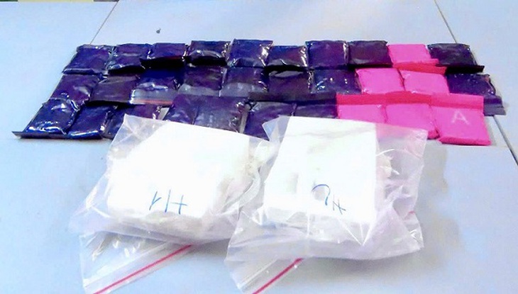 Bắt nóng đối tượng vận chuyển 2 bánh heroin, 6.000 viên ma túy tổng hợp trong đêm- Ảnh 2. Bắt nóng đối tượng vận chuyển 2 bánh heroin, 6.000 viên ma túy tổng hợp trong đêm- Ảnh 2.