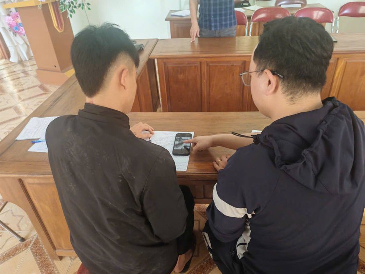 Lạng lách, quay clip đăng TikTok, thiếu niên 17 tuổi bị xử lý- Ảnh 2.