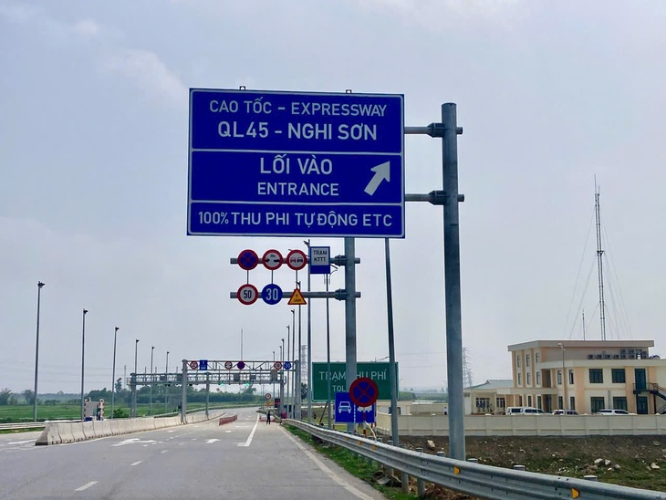 Những điều tài xế cần nhớ khi qua trạm thu phí trên cao tốc Bắc Nam
- Ảnh 3. Những điều tài xế cần nhớ khi qua trạm thu phí trên cao tốc Bắc Nam
- Ảnh 3.