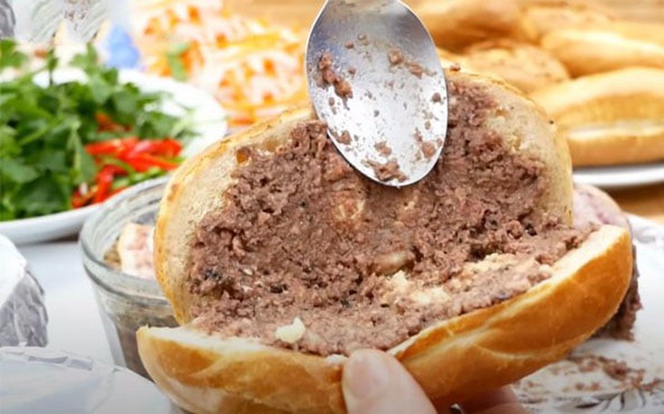 Phát hiện vi khuẩn Salmonella, E. coli trong vụ 86 người ngộ độc bánh mì ở Đắk Lắk- Ảnh 2.