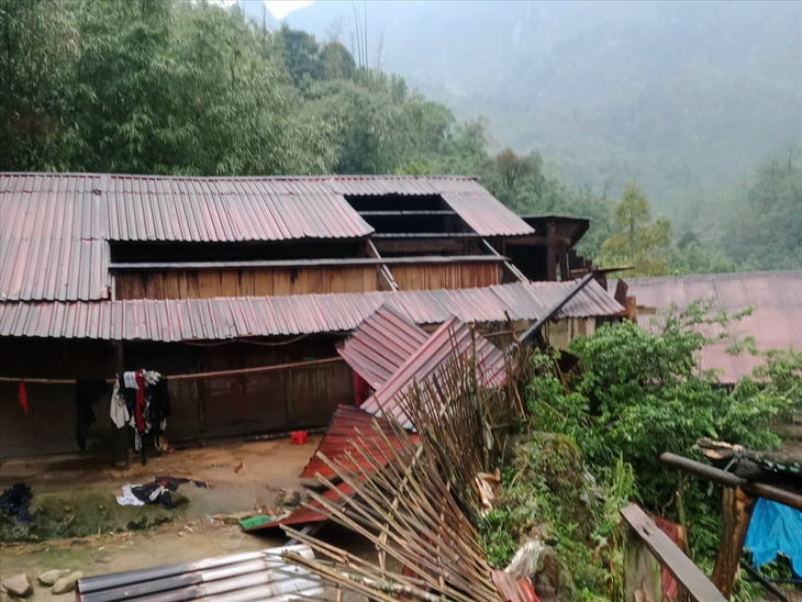 Dông lốc và mưa đá gây thiệt hại tại Lào Cai và Cao Bằng- Ảnh 1.