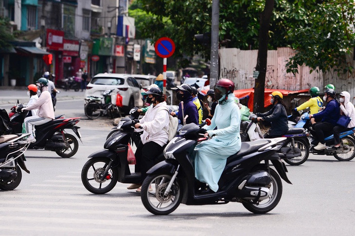Miền Bắc, miền Trung nắng nóng gay gắt 2 ngày tới- Ảnh 1. Miền Bắc, miền Trung nắng nóng gay gắt 2 ngày tới- Ảnh 1.