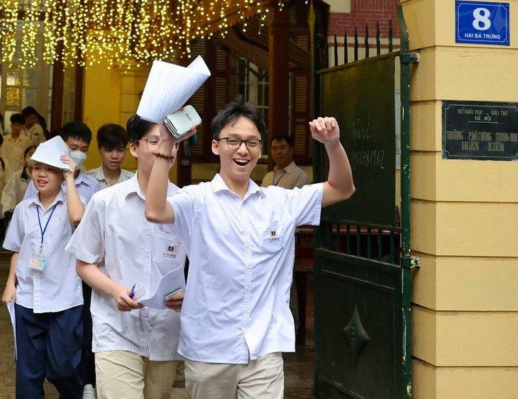 Lưu ý với đăng ký tuyển sinh trực tuyến vào lớp 10 Hà Nội- Ảnh 1.