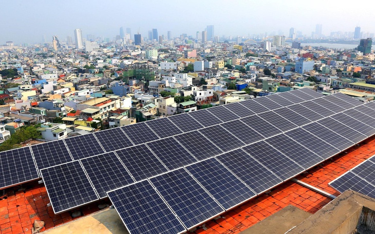 Thủ tướng chỉ thị siết tiết kiệm điện, thúc đẩy điện mặt trời mái nhà- Ảnh 1. Thủ tướng chỉ thị siết tiết kiệm điện, thúc đẩy điện mặt trời mái nhà- Ảnh 1.