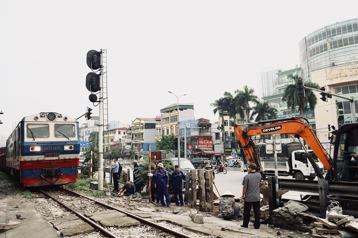 Nghị định mới lĩnh vực đường sắt: Nhiều hành vi quen thuộc có thể bị phạt 'đau ví' từ 15/5- Ảnh 3. Nghị định mới lĩnh vực đường sắt: Nhiều hành vi quen thuộc có thể bị phạt 'đau ví' từ 15/5- Ảnh 3.