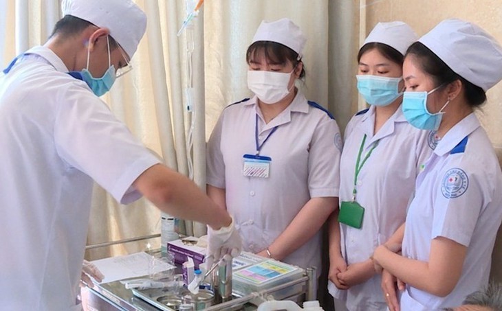 Cơ sở y tế được giữ tối thiểu 35% nguồn thu khi tăng lương từ 1/7- Ảnh 1.