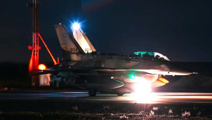 Tiêm kích F-16 Israel mang bom chùm tấn công Iran?- Ảnh 1. Tiêm kích F-16 Israel mang bom chùm tấn công Iran?- Ảnh 1.