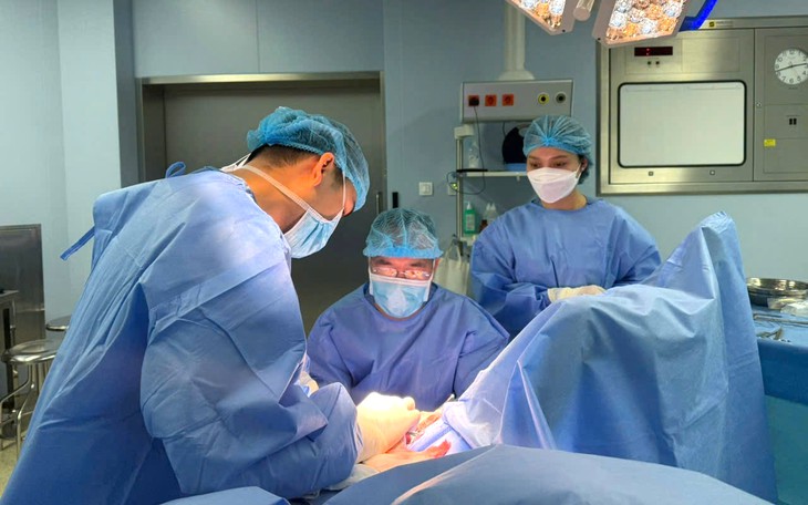 Va chạm với máy tập thể dục, bé trai 5 tuổi bị rách bao quy đầu- Ảnh 3.