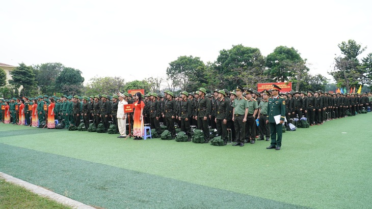 Chủ tịch Quốc hội Trần Thanh Mẫn dự lễ tiễn tân binh lên đường nhập ngũ- Ảnh 6. Chủ tịch Quốc hội Trần Thanh Mẫn dự lễ tiễn tân binh lên đường nhập ngũ- Ảnh 6.
