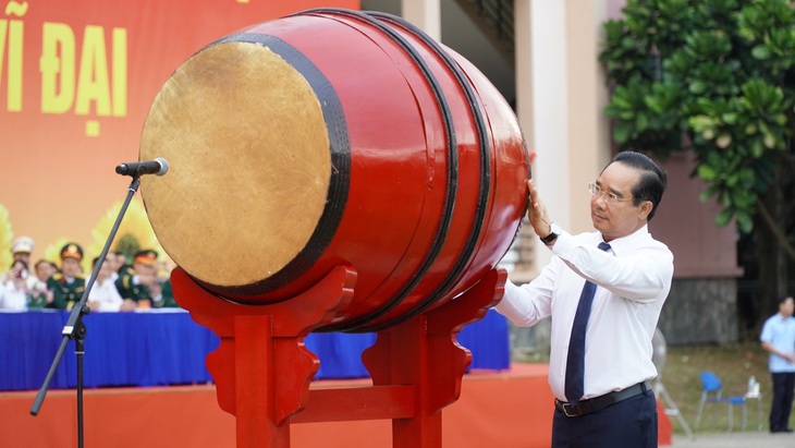 Chủ tịch Quốc hội Trần Thanh Mẫn dự lễ tiễn tân binh lên đường nhập ngũ- Ảnh 7. Chủ tịch Quốc hội Trần Thanh Mẫn dự lễ tiễn tân binh lên đường nhập ngũ- Ảnh 7.