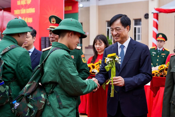 Hình ảnh đẹp về thanh niên Hà Nội lên đường nhập ngũ - Ảnh 3.