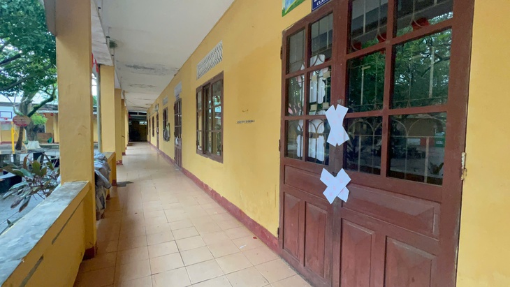 Hàng trăm học sinh tiểu học ở Huế phải học nhờ tại trường đại học, cao đẳng- Ảnh 1. Hàng trăm học sinh tiểu học ở Huế phải học nhờ tại trường đại học, cao đẳng- Ảnh 1.