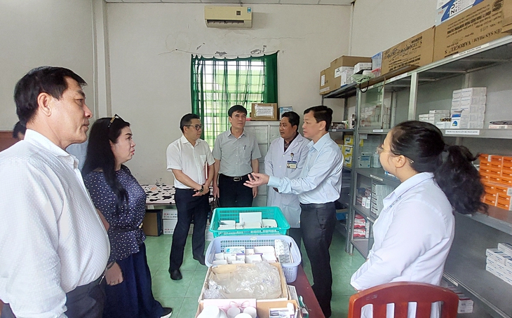 Thứ trưởng Nguyễn Tri Thức khảo sát thực tế y tế cơ sở tại Cà Mau- Ảnh 2.