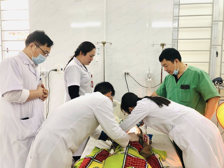 Cấp cứu kịp thời bé 27 tháng tuổi ngừng thở do hóc quả nhãn- Ảnh 1.