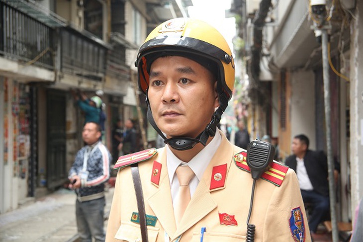 Ra quân xử lý ‘phố cà phê đường tàu’, nhiều hộ kinh doanh tự giác tháo dỡ- Ảnh 6. Ra quân xử lý ‘phố cà phê đường tàu’, nhiều hộ kinh doanh tự giác tháo dỡ- Ảnh 6.