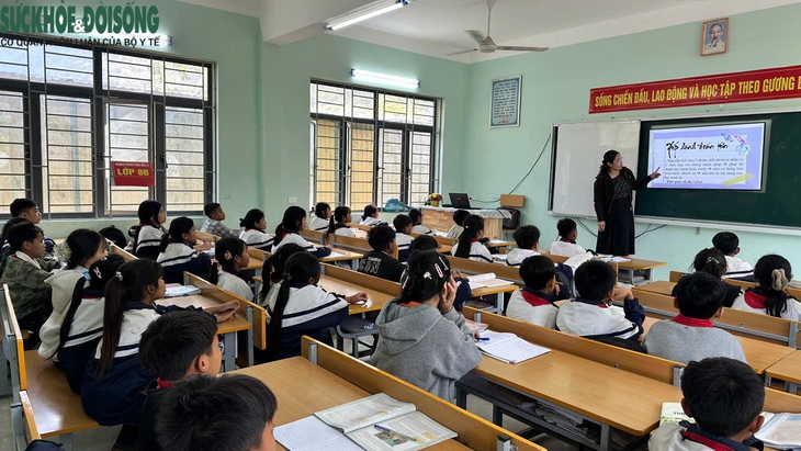 Nhường nhà dựng trường nội trú liên cấp nơi biên giới- Ảnh 1. Nhường nhà dựng trường nội trú liên cấp nơi biên giới- Ảnh 1.