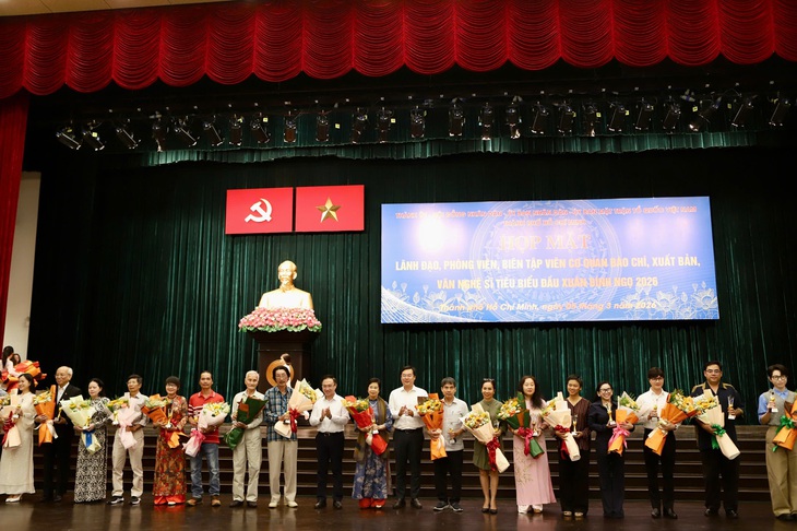 Nghệ sĩ trẻ và nghệ sĩ gạo cội chia sẻ tâm huyết tại buổi gặp gỡ nhà báo, văn nghệ sĩ tiêu biểu TPHCM- Ảnh 5. Nghệ sĩ trẻ và nghệ sĩ gạo cội chia sẻ tâm huyết tại buổi gặp gỡ nhà báo, văn nghệ sĩ tiêu biểu TPHCM- Ảnh 5.