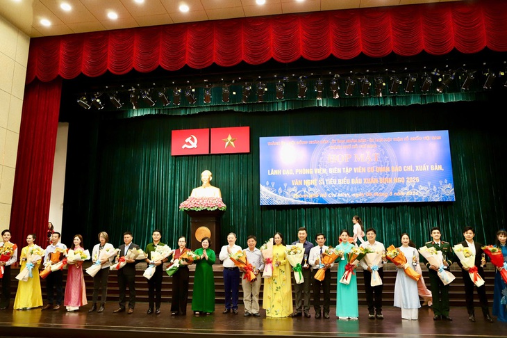 Nghệ sĩ trẻ và nghệ sĩ gạo cội chia sẻ tâm huyết tại buổi gặp gỡ nhà báo, văn nghệ sĩ tiêu biểu TPHCM- Ảnh 4. Nghệ sĩ trẻ và nghệ sĩ gạo cội chia sẻ tâm huyết tại buổi gặp gỡ nhà báo, văn nghệ sĩ tiêu biểu TPHCM- Ảnh 4.