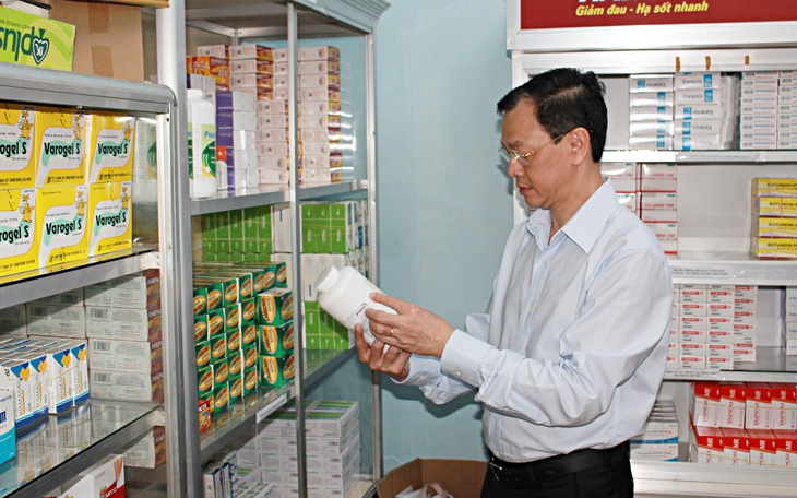 Thứ trưởng Nguyễn Tri Thức khảo sát thực tế y tế cơ sở tại Cà Mau