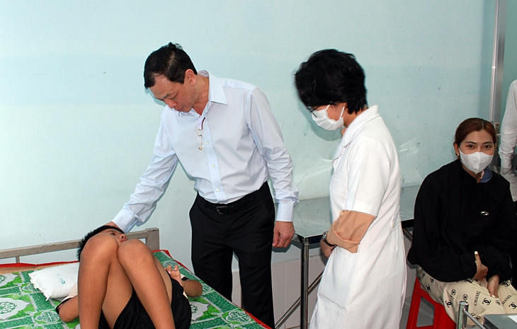 Thứ trưởng Nguyễn Tri Thức khảo sát thực tế y tế cơ sở tại Cà Mau- Ảnh 3.