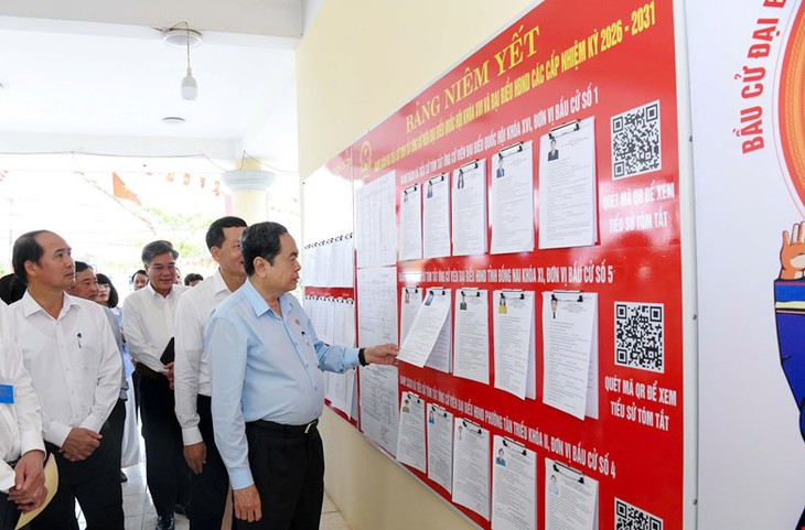 Chủ tịch Quốc hội tin tưởng cuộc bầu cử tại Đồng Nai sẽ
diễn ra dân chủ, đúng pháp luật, thành công tốt đẹp- Ảnh 1. Chủ tịch Quốc hội tin tưởng cuộc bầu cử tại Đồng Nai sẽ
diễn ra dân chủ, đúng pháp luật, thành công tốt đẹp- Ảnh 1.