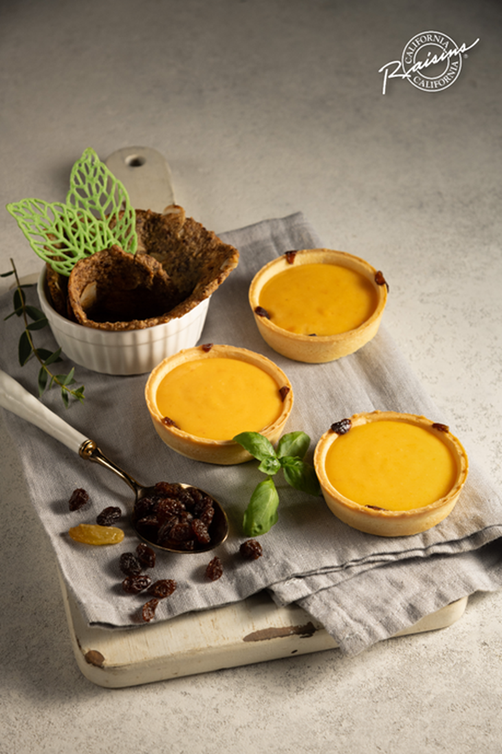 Món quà sắc hương gửi người phụ nữ tôi yêu: Custard Húng Quế Chanh Xanh & Nho Khô California- Ảnh 3. Món quà sắc hương gửi người phụ nữ tôi yêu: Custard Húng Quế Chanh Xanh & Nho Khô California- Ảnh 3.