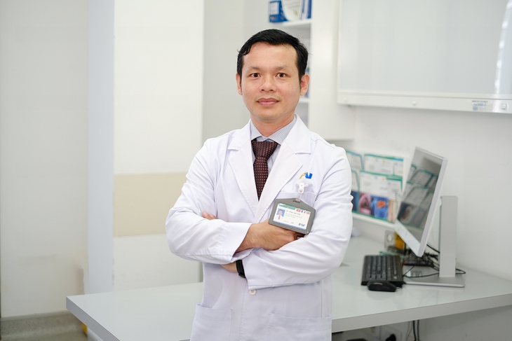 5 giờ nghẹt thở cứu cụ ông 70 tuổi bị tắc sỏi mật và dị vật sau hai lần mổ thất bại- Ảnh 3.