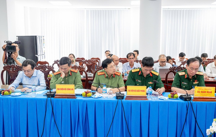 Phó Chủ tịch Quốc hội: Không để sai sót dù nhỏ nhất trong công tác bảo đảm ANTT tại cuộc bầu cử- Ảnh 3. Phó Chủ tịch Quốc hội: Không để sai sót dù nhỏ nhất trong công tác bảo đảm ANTT tại cuộc bầu cử- Ảnh 3.