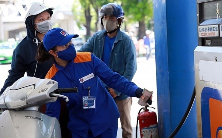 Bộ Công Thương: Nguồn cung xăng dầu tại Việt Nam cơ bản đảm bảo, người dân cần bình tĩnh- Ảnh 1. Bộ Công Thương: Nguồn cung xăng dầu tại Việt Nam cơ bản đảm bảo, người dân cần bình tĩnh- Ảnh 1.