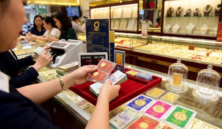 Giá vàng SJC giảm hơn 2 triệu đồng trong buổi sáng- Ảnh 1. Giá vàng SJC giảm hơn 2 triệu đồng trong buổi sáng- Ảnh 1.