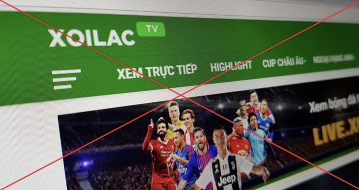 Xoilac TV bị triệt phá: Người xem bóng đá trên các trang web lậu có bị xử phạt?- Ảnh 1. Xoilac TV bị triệt phá: Người xem bóng đá trên các trang web lậu có bị xử phạt?- Ảnh 1.