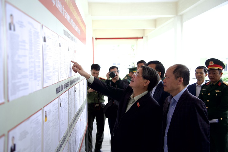 Phó Chủ tịch Quốc hội Nguyễn Đức Hải kiểm tra công tác chuẩn bị bầu cử tại Hà Tĩnh- Ảnh 1. Phó Chủ tịch Quốc hội Nguyễn Đức Hải kiểm tra công tác chuẩn bị bầu cử tại Hà Tĩnh- Ảnh 1.