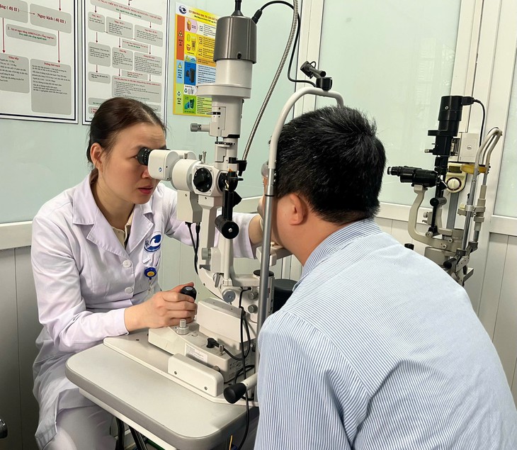 Chuyện nghề của nữ bác sĩ lặng lẽ 'giữ ánh sáng' cho người bệnh- Ảnh 2.