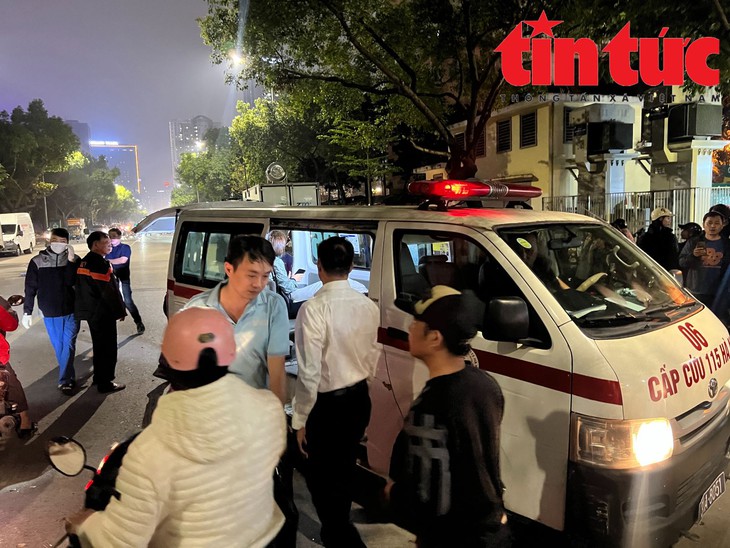 Tai nạn liên hoàn trên phố Nguyễn Chánh, có người bị thương nặng- Ảnh 6. Tai nạn liên hoàn trên phố Nguyễn Chánh, có người bị thương nặng- Ảnh 6.