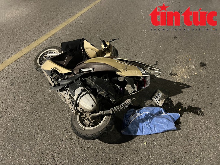 Tai nạn liên hoàn trên phố Nguyễn Chánh, có người bị thương nặng- Ảnh 5. Tai nạn liên hoàn trên phố Nguyễn Chánh, có người bị thương nặng- Ảnh 5.