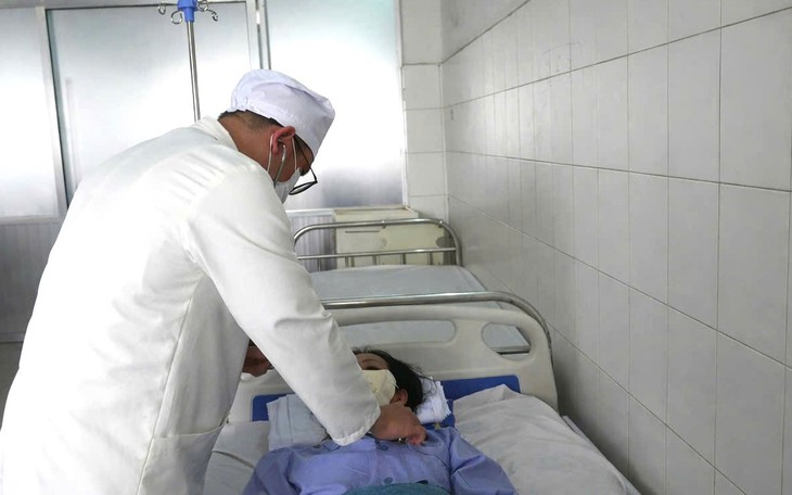 Chủ quan vì triệu chứng giống cúm, người phụ nữ nguy kịch do nhiễm não mô cầu- Ảnh 3.