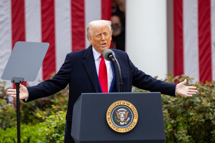 Tổng thống Trump yêu cầu Tehran ‘đầu hàng vô điều kiện’, nêu mẫu lãnh đạo mới cho Iran- Ảnh 1.