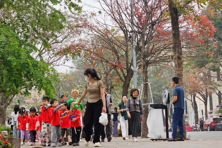 Miền bắc duy trì sương mù, trưa chiều nắng mạnh trước khi đón không khí lạnh- Ảnh 1. Miền bắc duy trì sương mù, trưa chiều nắng mạnh trước khi đón không khí lạnh- Ảnh 1.