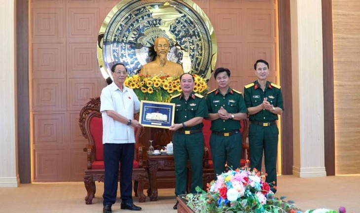 Phó Chủ tịch Quốc hội gợi ý An Giang sử dụng 'thùng phiếu lưu động' để ngư dân xa bờ bầu cử- Ảnh 1. Phó Chủ tịch Quốc hội gợi ý An Giang sử dụng 'thùng phiếu lưu động' để ngư dân xa bờ bầu cử- Ảnh 1.