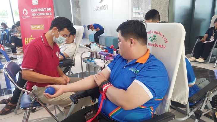 Thứ trưởng Nguyễn Tri Thức: Hiến máu tình nguyện góp phần bảo đảm nguồn máu điều trị sau Tết- Ảnh 3. Thứ trưởng Nguyễn Tri Thức: Hiến máu tình nguyện góp phần bảo đảm nguồn máu điều trị sau Tết- Ảnh 3.