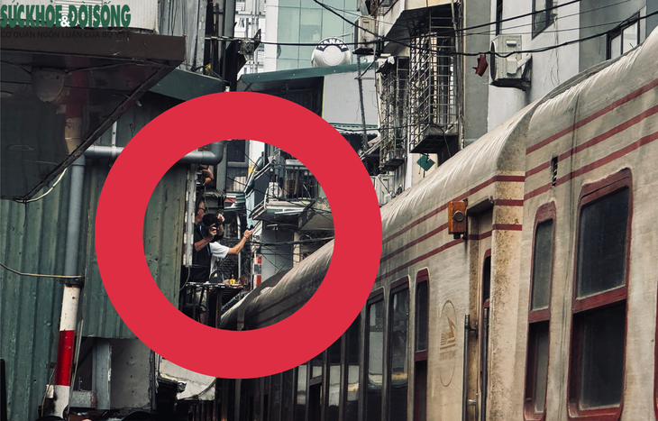 Hai 'phố đường tàu' tại Hà Nội: Nơi rào chắn, chỗ lại 'mở tự do'- Ảnh 9.