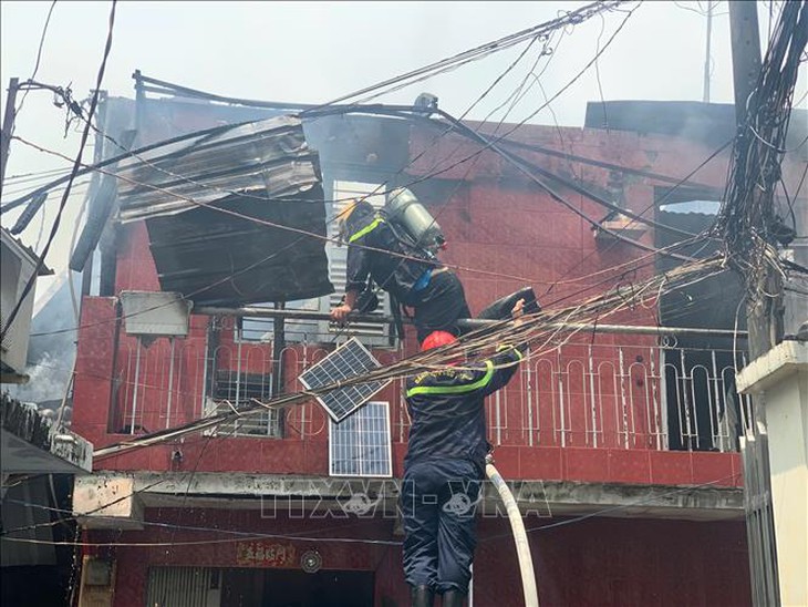 Cháy nhiều căn nhà trong hẻm tại TP Hồ Chí Minh- Ảnh 1. Cháy nhiều căn nhà trong hẻm tại TP Hồ Chí Minh- Ảnh 1.