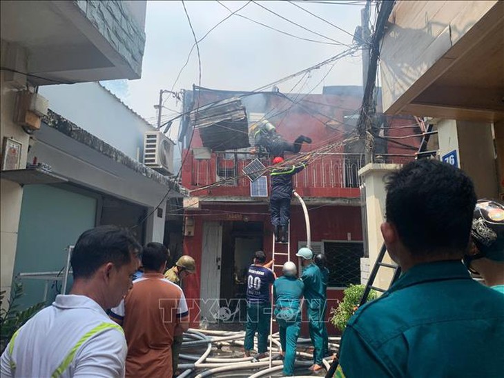 Cháy nhiều căn nhà trong hẻm tại TP Hồ Chí Minh- Ảnh 2. Cháy nhiều căn nhà trong hẻm tại TP Hồ Chí Minh- Ảnh 2.