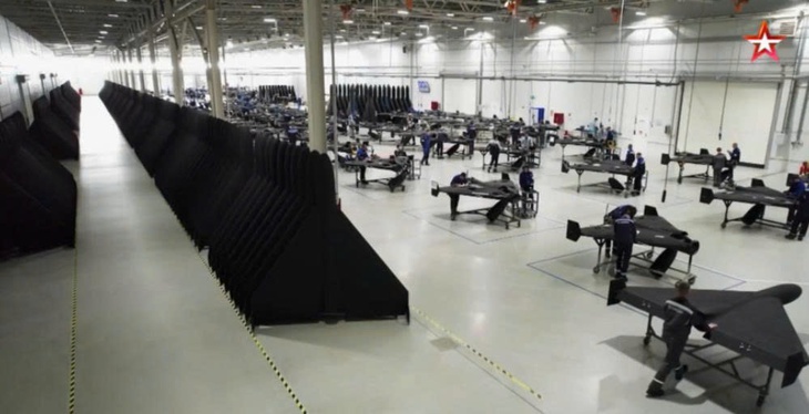 Nga triển khai biến thể UAV Geran sử dụng động cơ phản lực 'hành hạ' hệ thống đánh chặn Ukraine- Ảnh 1. Nga triển khai biến thể UAV Geran sử dụng động cơ phản lực 'hành hạ' hệ thống đánh chặn Ukraine- Ảnh 1.