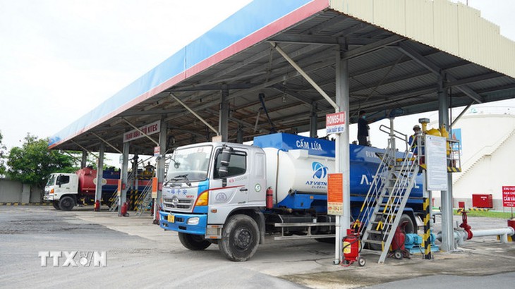Đề xuất giảm thuế nhập khẩu xăng dầu xuống 0% để ổn định nguồn cung- Ảnh 1. Đề xuất giảm thuế nhập khẩu xăng dầu xuống 0% để ổn định nguồn cung- Ảnh 1.