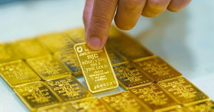 Người mua vàng lỗ gần 6 triệu đồng/lượng chỉ trong một tuần- Ảnh 1. Người mua vàng lỗ gần 6 triệu đồng/lượng chỉ trong một tuần- Ảnh 1.
