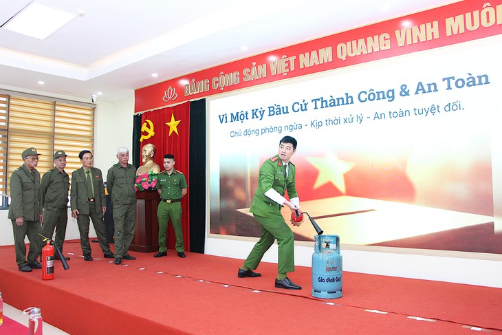 Gần 4.100 điểm bỏ phiếu tại Hà Nội đã được kiểm tra, rà soát phòng cháy, chữa cháy nhằm bảo đảm an toàn phục vụ cuộc bầu cử đại biểu Quốc hội và Hội đồng nhân dân các cấp nhiệm kỳ 2026 - 2031.