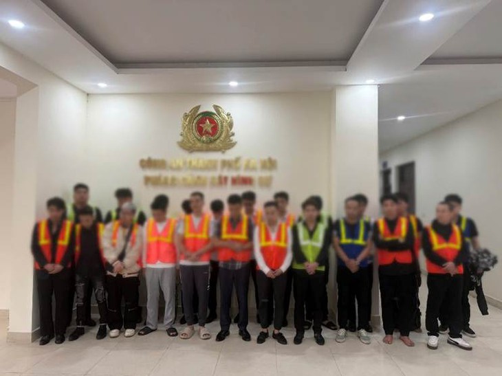 Khởi tố 26 đối tượng liên quan đến kinh doanh bóng cười tại Sành Lounge- Ảnh 1. Khởi tố 26 đối tượng liên quan đến kinh doanh bóng cười tại Sành Lounge- Ảnh 1.