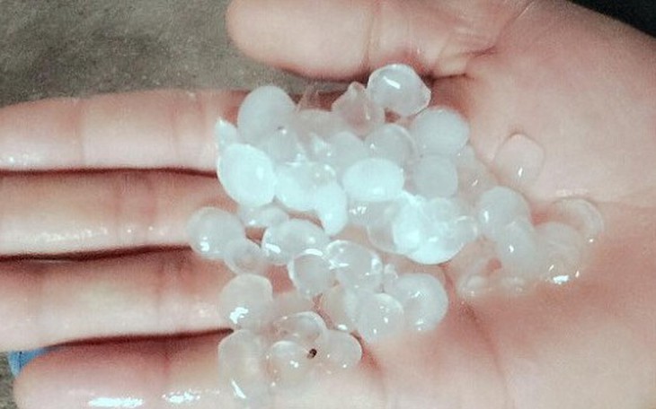 Hà Nội lại có mưa đá rạng sáng nay