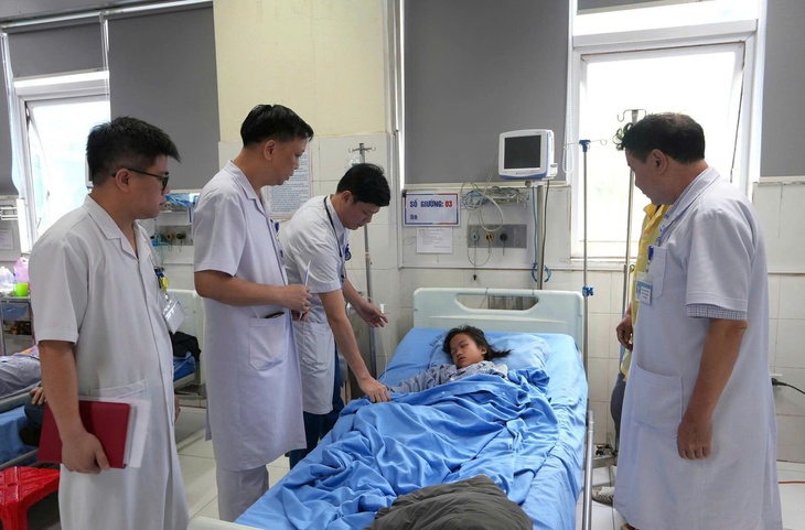 Bé gái 9 tuổi ở Thái Nguyên bị vùi lấp dưới mái nhà đổ, rất cần sự chung tay cứu giúp của cộng đồng- Ảnh 6. Bé gái 9 tuổi ở Thái Nguyên bị vùi lấp dưới mái nhà đổ, rất cần sự chung tay cứu giúp của cộng đồng- Ảnh 6.